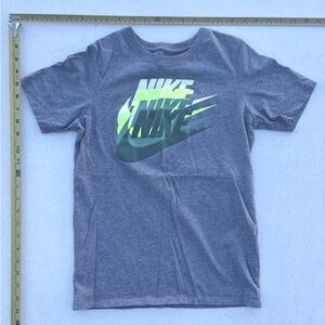 Nike Youth Medium shirt